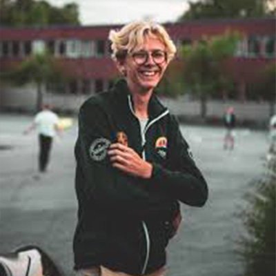 Sebastian Hellvik Holst — medgründer og fotograf, Waterline Studio